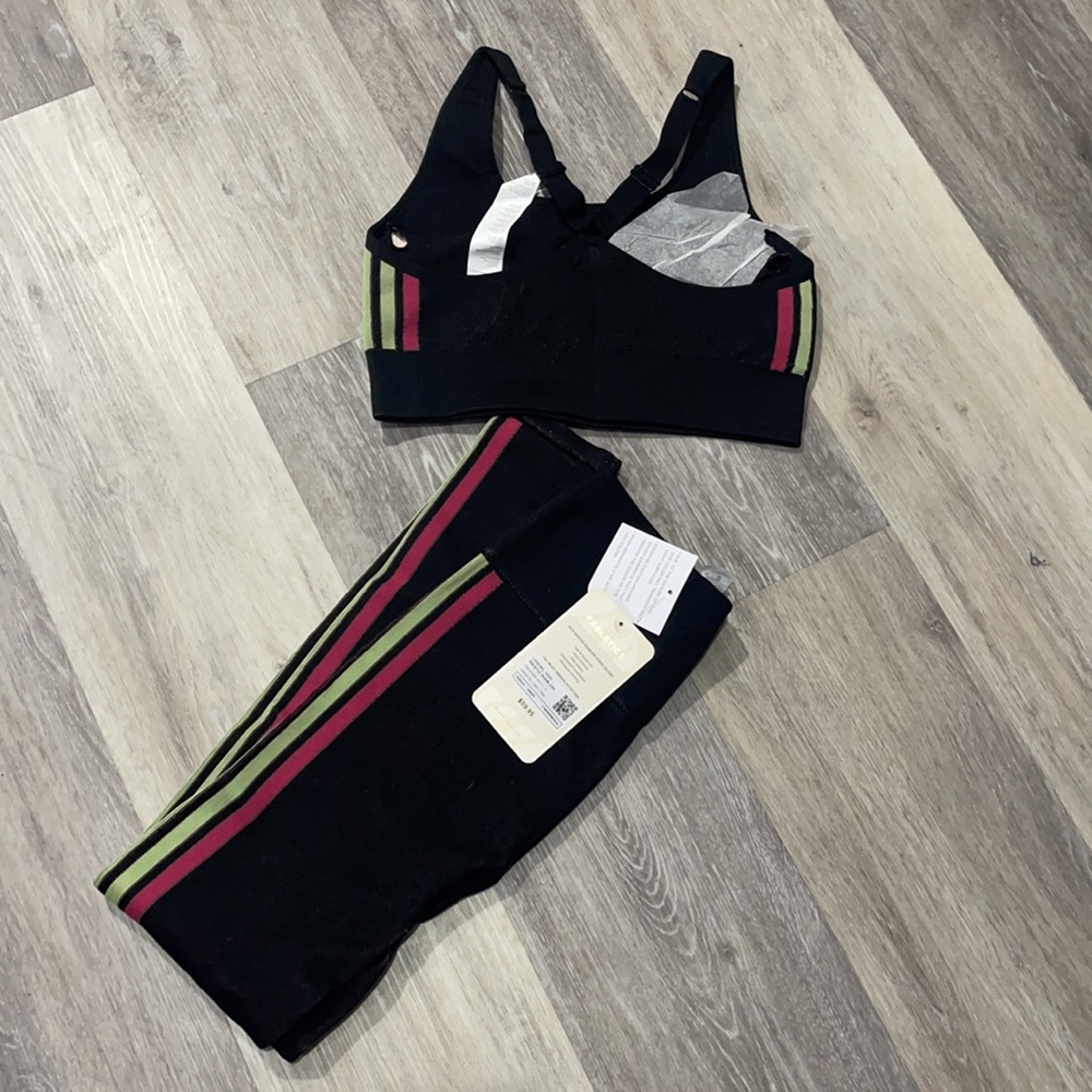Fabletics 2pc Set Bra And Leggings Nwt Size Small - image 4